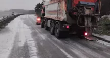 Stire din Social : Utilaje și oameni pe teren. DJCT asigură circulația rutieră normală