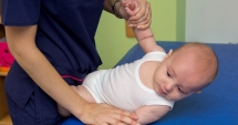 Stire din Sănătate : Dezvoltarea osoasă a bebelușului. Sfaturi de la medicul specialist