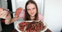 Stire din Sănătate : Dieta carnivoră vă ajută să slăbiţi, dar pe termen scurt