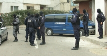 Stire din Eveniment : Elev de liceu, săltat de mascați pentru pornografie infantilă