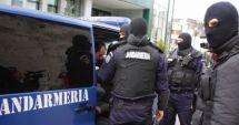 Prinși de polițiști în timp ce încercau să vândă hașiș, pentru 5500 euro