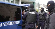 Stire din Eveniment : Prinși de polițiști în timp ce încercau să vândă hașiș, pentru 5500 euro