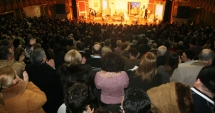 Stire din Cultură-Educație : "Dineu cu proști" se joacă cu casa închisă