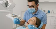 Stire din Sănătate : Eroziunea dentară, pericolul tăcut care vă afectează zâmbetul