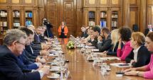 Stire din Politică-Administrație : Primele tăieri gândite la Cotroceni: voucherele de vacanță, indemnizația de hrană și sporul de antenă