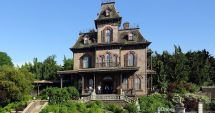 Stire din Actualitate : Deces la Disneyland. O femeie a murit după ce a intrat în „conacul bântuit”
