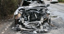 Stire din Eveniment : Distracție de golani: au dat foc mașinii pe care au furat-o