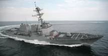 Stire din Eveniment : Distrugătorul american USS Farragut monitorizează situația navei "Maersk Tigris"