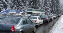Stire din Eveniment : ȘOFERI, ATENȚIE! Aglomerație pe DN 1, pe ambele sensuri, în zona stațiunilor de pe Valea Prahovei
