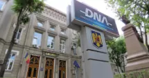 Stire din Eveniment : Primar trimis în judecată de DNA. Ar fi primit 500.000 de lei mită pentru un contract de modernizare a drumurilor