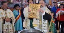 Stire din Social : Doi copii orfani, botezaţi de Sfânta Parascheva, la Cumpăna