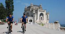 Stire din Economie : Doi elevi de liceu constănțeni fac profit pe bicicletă