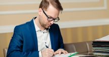 Stire din Actualitate : Dominic Fritz se pregătește pentru obținerea cetățeniei române. "Mulți români n-ar ști răspunsul"