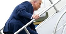 Stire din Actualitate : Imaginile cu Donald Trump împiedicându-se pe scările Air Force One au devenit virale pe internet