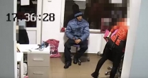 Stire din Eveniment : Dosar penal pentru perversul care  s-a masturbat într-un salon de coafură