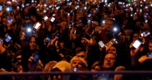 Stire din Actualitate : Mii de manifestanți au protestat la Budapesta față de taxa pe Internet