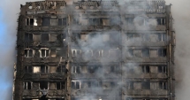 Stire din Actualitate : Galerie foto. Un nou bilanț al incendiului masiv din Londra: 12 morți și peste 70 de răniți