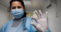 Stire din Actualitate : Primii români imunizați cu cea de-a treia doză de vaccin anti-COVID au fost medicii din Timișoara
