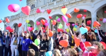 Stire din Social : FOTO-VIDEO / Dragobetele, sărbătorit la Constanța! 400 de baloane lansate pe faleză, la Cazino
