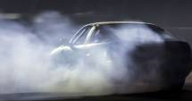 Stire din Eveniment : S-A RĂSTURNAT CU MAȘINĂ ÎN TIMP CE FĂCEA DRIFTURI ÎN PORTUL TOMIS, apoi a fugit de la locul accidentului