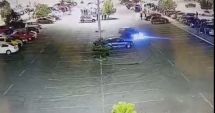 Stire din Eveniment : IMAGINI incredibile cu șoferul care făcea drifturi în parcarea unui complex comercial