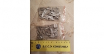 Stire din Eveniment : Tânără din Constanța, prinsă în flagrant de DIICOT! Vindea droguri de mare risc