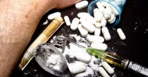 Stire din Eveniment : Dealer prins de DIICOT cu „meniul complet”: ecstasy, cocaină, cristal și timbre LSD