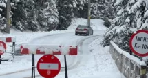 Stire din Eveniment : Poliția face verificări după ce mai mulți șoferi au intrat pe un tronson închis, pe Transfăgărășan