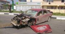 Stire din Eveniment : Galerie FOTO. TRAGEDIE PE ȘOSEA, LA OVIDIU. A MURIT PE LOC ÎNTR-O LIMUZINĂ AUDI