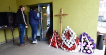 Stire din Sport : Galerie foto / Lacrimi de adio! Prietenii și familia se despart pentru totdeauna de fostul rugbist Adrian Tinca