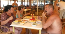 Stire din Social : Ce servesc la masă turiștii din Mamaia și Mangalia? Au fost confiscate tone de mâncare