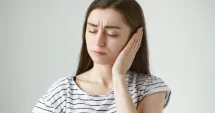 Stire din Sănătate : Remedii naturale pentru durerile de urechi. Soluții simple și eficiente acasă