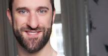 Stire din Actualitate : Interpretul lui Screech din "Salvați de clopoțel", arestat după ce a înjunghiat un bărbat de Crăciun