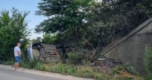 Stire din Eveniment : UPDATE O mașină s-a răsturnat sub podul de cale ferată, la ieșire din Medgidia