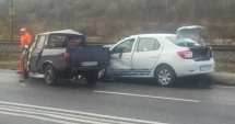 Stire din Eveniment : GRAV ACCIDENT RUTIER. Doi oameni au murit, după ce o mașină a intrat pe constrasens