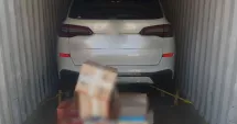 Stire din Eveniment : Zeci de sticle nedeclarate de alcool, descoperite într-un container sosit în Portul Constanța Sud-Agigea