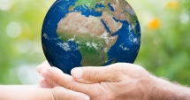 Stire din Social : Ziua Mondială a Mediului. Expoziție din materiale reciclabile "Nebuni după natură"