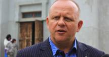 Stire din Politică-Administrație : Edilul Cristian Cârjaliu îl ia la rost pe inspectorul Răducu Popescu