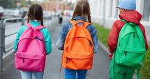 Stire din Sănătate : Ghiozdanele grele, purtate greșit de către elevi, le pot afecta inclusiv picioarele