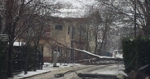 Stire din Social : Stâlpi de electricitate, căzuți în centrul stațiunii Eforie Nord