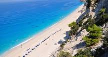 Stire din Actualitate : Galerie foto. CUTREMUR DEVASTATOR ÎN GRECIA!  Plaja Egremni, din insula Lefkada, RASĂ DE PE FAȚA PĂMÂNTULUI