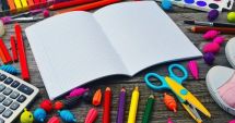 Stire din Cultură-Educație : Vouchere pentru 300.000 de elevi. Vor putea fi folosite pentru rechizite şi îmbrăcăminte