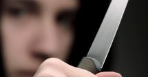 Stire din Eveniment : Un elev de şi-a atacat colegul cu un cuţit. Ar fi fost hărţuit în repetate rânduri şi a încercat să se răzbune