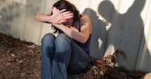 Stire din Eveniment : Şase eleve au fost reţinute de autorități după ce au bătut şi tâlhărit o colegă