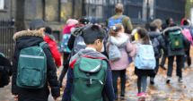 Stire din Cultură-Educație : Când se întorc elevii la cursuri și când este următoarea vacanță