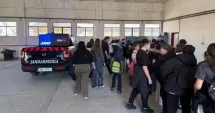 Stire din Eveniment : Elevii de la „Traian”, în vizită la jandarmi, în cadrul programului „Școala Altfel”