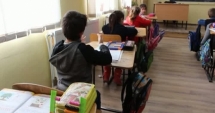 Stire din Eveniment : Anchetă într-o școală / Profesoară cu TBC, trei elevi suspectați