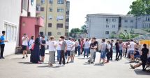 Stire din Cultură-Educație : Cubul, câteva ecuații și o funcție le-au "dat de furcă" absolvenților de clasa a VIII-a, la evaluarea națională