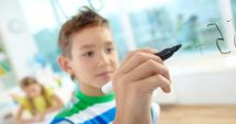 Stire din Cultură-Educație : Elevii capabili de performanţe şcolare înalte vor putea promova doi ani de studii într-unul singur