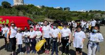 Stire din Cultură-Educație : Elevii Şcolii „Mihail Koiciu” au curăţat plaja Modern